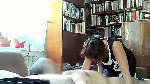 Romanian mature milf having an interrupted blowjob by phone