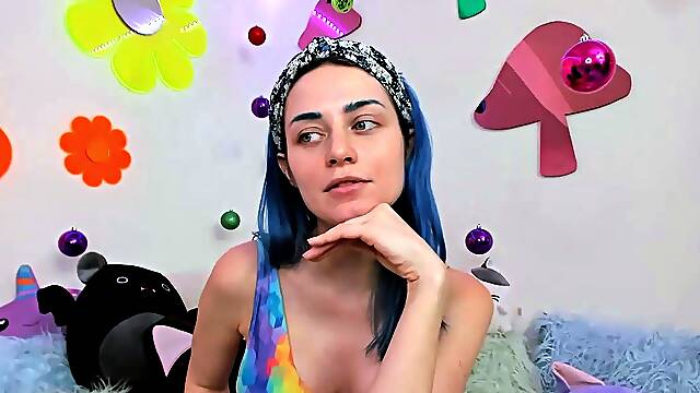 Amateur Webcam Babes Going Solo