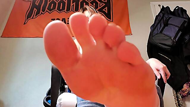 Flexible foot fetish masturbating with feet and hands
