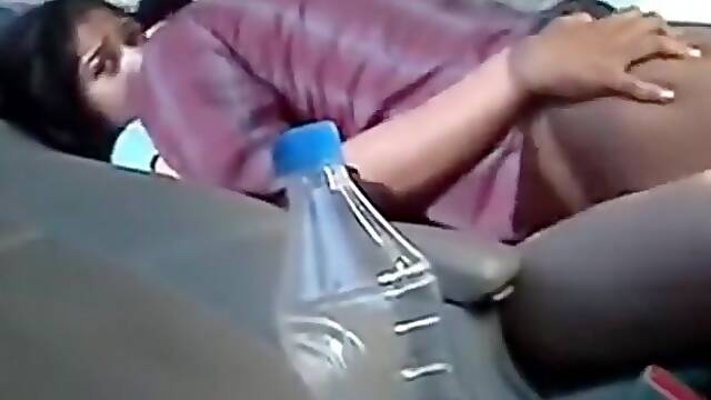 Indian girl has a missionary quickie in a car, but doesnt seem to like it.