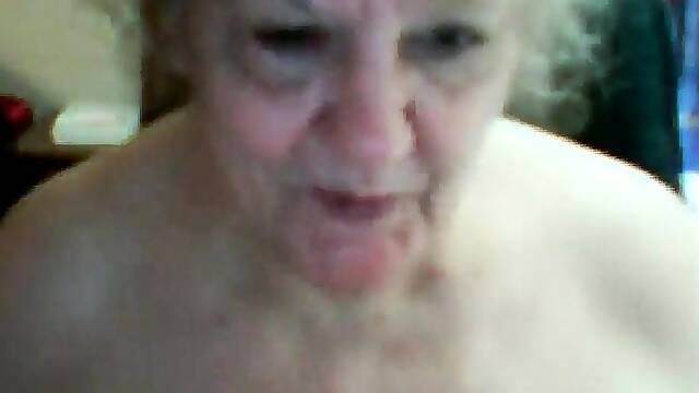 Grannys Webcam Show in HD