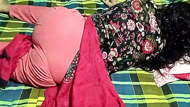 Fucking Neighbours Bhabhi when she is alone