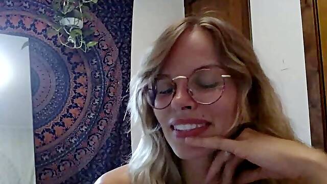 Webcam milf with breast milk live hardcore masturbate
