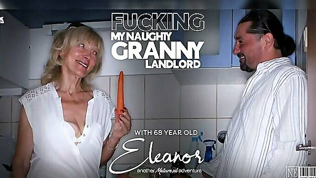 Eleanor a de la chance de baiser ma grand-mère mince de 68 ans, Eleanor, dans sa propre maison juste après le départ de son mari - Leslie Taylor