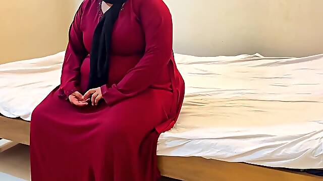 Chubby Muslim MILF in hijab and burqa fucks her in-law like a pro - Hardcore