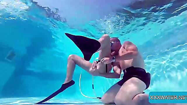 Minnie Manga is having hardcore sex underwater and really enjoying every single second of it