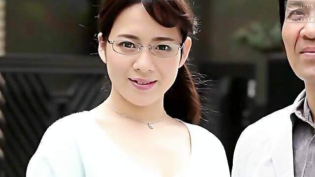 Japonaise Regarde, Japonaise Bonne, Japonaise Belle Maman