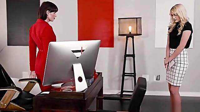 She’s The Boss (shemale fuck girl)