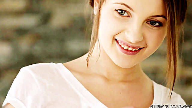 Liona Levi sexualmente atractiva