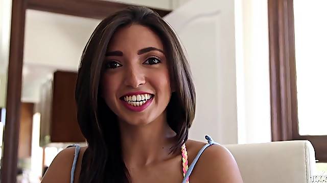 Charming Girl With Penis In Mouth - Frida Sante