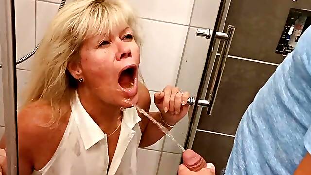 Femme Au Foyer Pisse, Pisse Sur Mec, Pisse Attrapé