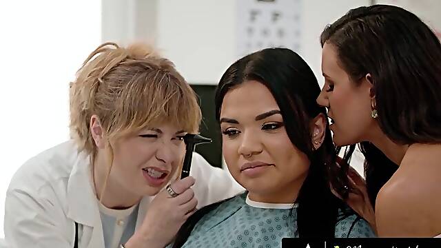 MAMMAS HOTTY - Nasty Playgirl Summer Col Seduces Stepmom Penny Barber During Her Medical Exam