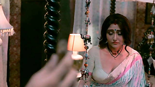 Indian Actress Mukherjee Shows Boobs 