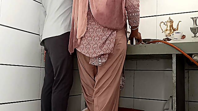 Rasoi mein bhabhi ji ke sath masti