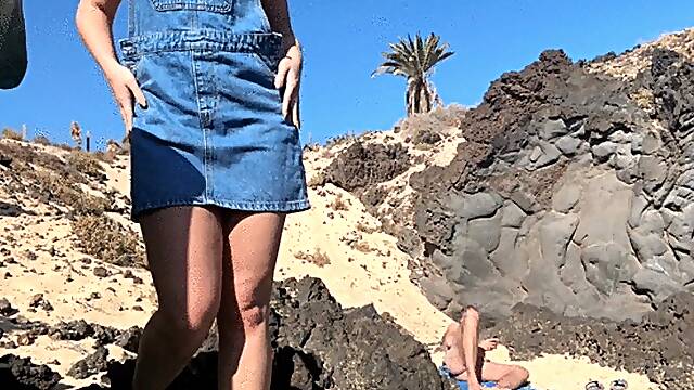 Cachée Maman, Voyeur Masturbation Cachée, Doigt Dans La Chatte En Public