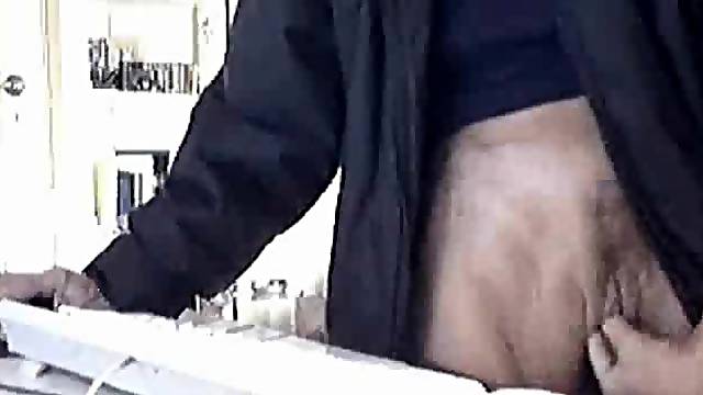 Cámara oculta en una casa familiar graba escenas calientes
