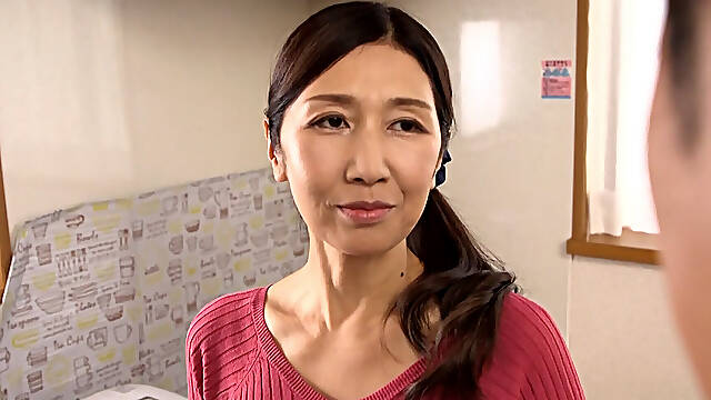 Desire Sex of Semen Squeezing of a Nasty Mother-in-law Who Flickers Her Panties and Presses Her Breasts!